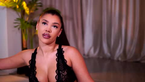 Naty online show from May 2026 07:44:01 PM