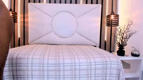 natzuki_ online show from May 2026 12:01:01 PM