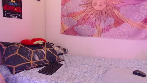 Eimy online show from April 2026 07:07:02 PM