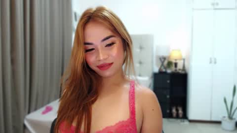 Snapshot of naughty_dreamerxxx chatting on June 2026 08:28:01 PM Queen Jess online show from June 2026 08:28:01 PM