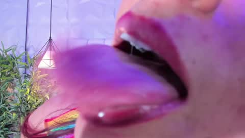 Snapshot of naughty_flower18 chatting on December 2024 02:58:02 AM Flor online show from December 2024 02:58:02 AM