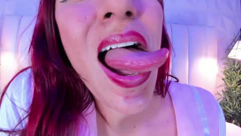 Snapshot of naughty_flower18 chatting on December 2024 01:58:02 AM Flor online show from December 2024 01:58:02 AM