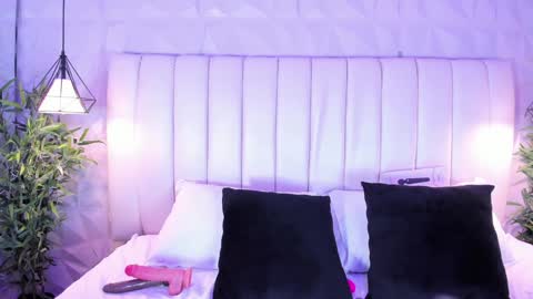 Snapshot of naughty_flower18 chatting on January 2025 01:51:02 AM Flor online show from January 2025 01:51:02 AM