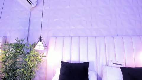 Snapshot of naughty_flower18 chatting on January 2025 02:06:01 AM Flor online show from January 2025 02:06:01 AM