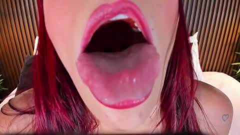 Snapshot of naughty_flower18 chatting on March 2025 10:55:02 PM Flor online show from March 2025 10:55:02 PM