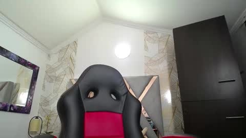 Kitten online show from December 2025 10:53:02 AM