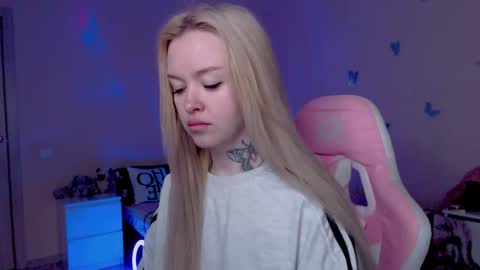 Snapshot of naughty_mablee chatting on April 2026 01:03:01 AM Mable online show from April 2026 01:03:01 AM