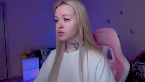 Snapshot of naughty_mablee chatting on April 2026 12:42:01 AM Mable online show from April 2026 12:42:01 AM