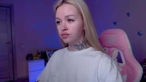 Snapshot of naughty_mablee chatting on April 2026 02:27:02 AM Mable online show from April 2026 02:27:02 AM
