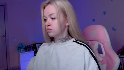 Snapshot of naughty_mablee chatting on April 2026 12:28:01 AM Mable online show from April 2026 12:28:01 AM