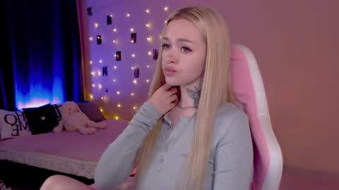 Snapshot of naughty_mablee chatting on May 2026 01:47:02 AM Mable online show from May 2026 01:47:02 AM