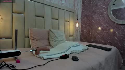 Snapshot of naughty_mely_ chatting on February 2026 08:07:02 PM Melany online show from February 2026 08:07:02 PM