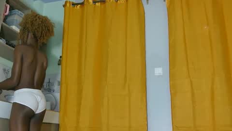 Snapshot of naughty_princess25 chatting on October 2025 04:35:02 PM sexxy online show from October 2025 04:35:02 PM