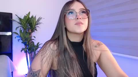 Snapshot of naughtycurvybbx chatting on December 2024 06:04:02 AM LANAindependent model online show from December 2024 06:04:02 AM