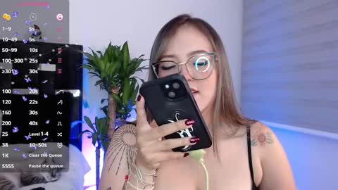 Snapshot of naughtycurvybbx chatting on December 2024 04:22:02 AM LANAindependent model online show from December 2024 04:22:02 AM