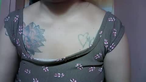 naughtymom_33 online show from November 2025 05:51:02 AM