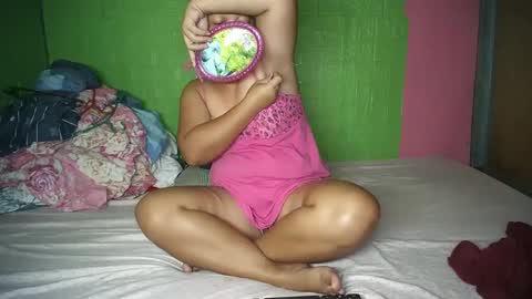 Snapshot of naughtyvina4u chatting on December 2024 06:07:02 AM VI NA online show from December 2024 06:07:02 AM