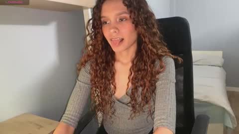 Snapshot of naugthtycurls chatting on December 2025 04:35:02 PM Arantxa online show from December 2025 04:35:02 PM