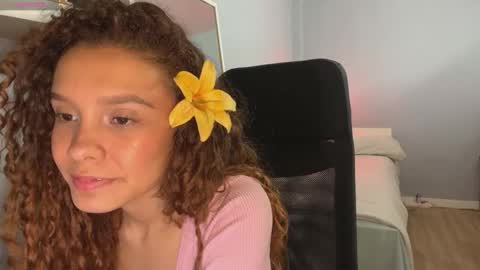 Snapshot of naugthtycurls chatting on December 2025 04:25:02 PM Arantxa online show from December 2025 04:25:02 PM