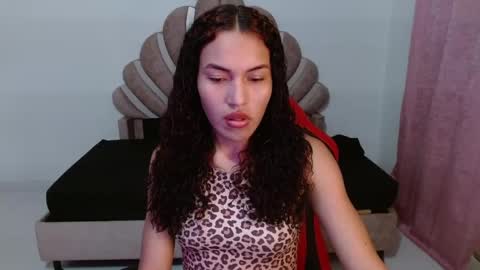 naya_fox1 online show from December 2025 05:25:01 AM