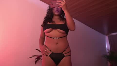 Nefertari online show from May 2026 01:28:02 PM