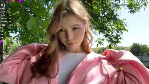Snapshot of necolezhuang chatting on May 2026 04:32:01 AM Necole online show from May 2026 04:32:01 AM