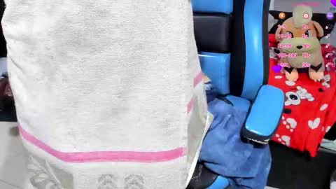 Snapshot of neeko_lol_ chatting on November 2025 03:55:01 PM Geek Nicole im Neeko UwU online show from November 2025 03:55:01 PM