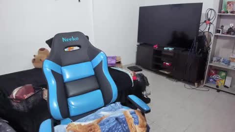 Snapshot of neeko_lol_ chatting on December 2025 12:18:01 AM Geek Nicole im Neeko UwU online show from December 2025 12:18:01 AM