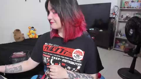 Snapshot of neeko_lol_ chatting on February 2026 01:03:01 PM Geek Nicole im Neeko UwU online show from February 2026 01:03:01 PM