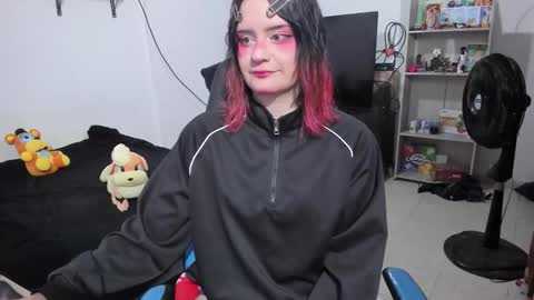 Snapshot of neeko_lol_ chatting on February 2026 01:43:01 PM Geek Nicole im Neeko UwU online show from February 2026 01:43:01 PM