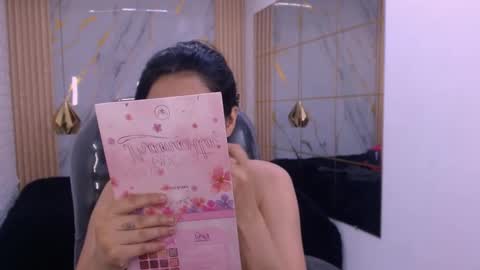 Snapshot of neiti_milk chatting on December 2025 04:17:01 AM paula online show from December 2025 04:17:01 AM