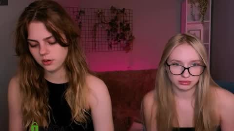 Snapshot of nekky_mouse chatting on February 2026 10:29:02 AM Meow online show from February 2026 10:29:02 AM