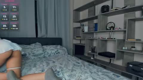 Vicky and Beatrice online show from November 2025 07:08:02 PM