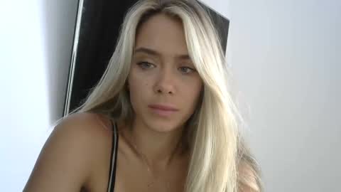 Snapshot of nelly_fortu chatting on April 2026 10:47:02 AM nelly_fortu online show from April 2026 10:47:02 AM