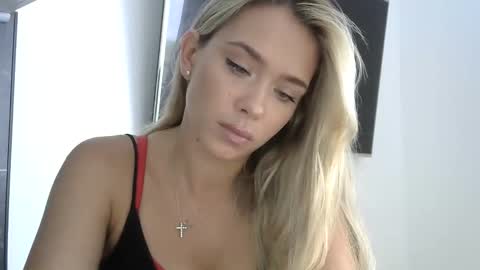 Snapshot of nelly_fortu chatting on May 2026 11:05:01 AM nelly_fortu online show from May 2026 11:05:01 AM