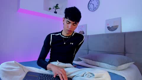 Snapshot of neoraptis chatting on January 2025 08:21:01 PM NeoRaptis jhonatan online show from January 2025 08:21:01 PM