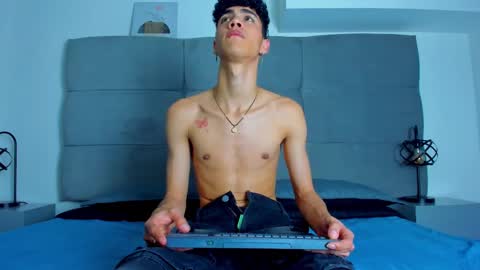 Snapshot of neoraptis chatting on February 2025 09:22:01 PM NeoRaptis jhonatan online show from February 2025 09:22:01 PM