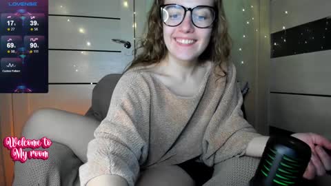 Snapshot of nerdy_goddess chatting on December 2024 10:02:02 PM Aida online show from December 2024 10:02:02 PM