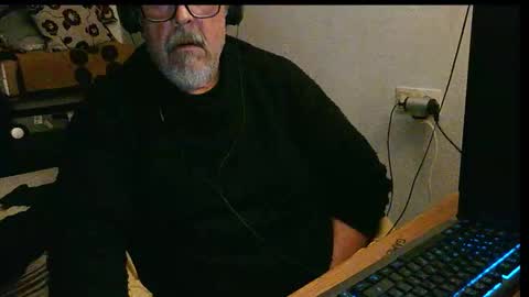 neron401 online show from December 2025 09:02:01 PM
