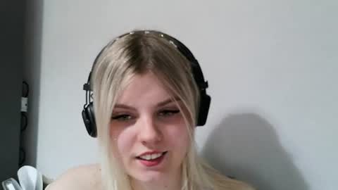 Snapshot of never_enoughh chatting on June 2026 05:17:02 PM never_enoughh online show from June 2026 05:17:02 PM