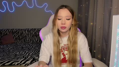 Mina online show from December 2024 01:50:01 PM