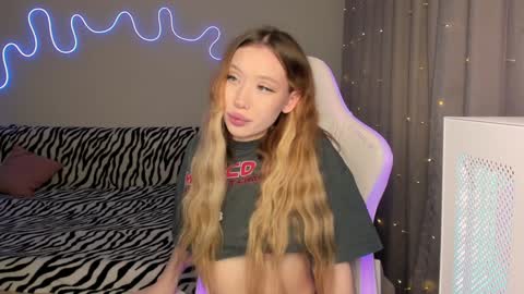 Mina online show from January 2025 12:15:02 PM