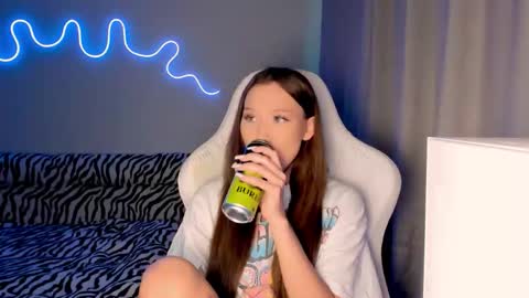 Mina online show from October 2025 12:53:02 PM