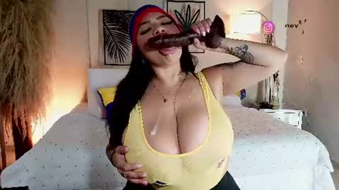 Sandra online show from July 2026 12:11:02 PM