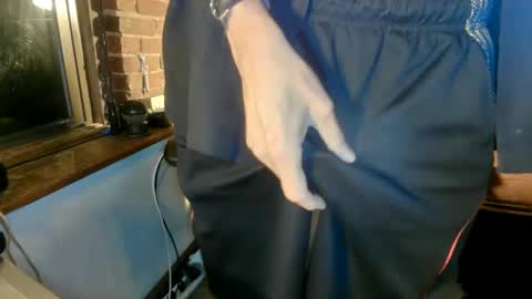 Snapshot of nfgwholoves2cum chatting on September 2025 12:59:02 AM NFG Nice Friendly Guy Dick online show from September 2025 12:59:02 AM