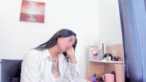 Snapshot of nia__white chatting on October 2025 07:22:01 PM laura online show from October 2025 07:22:01 PM