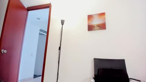 laura  online show from November 2025 05:57:02 PM