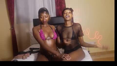 Snapshot of nia_bell chatting on November 2025 02:43:02 AM kikiNiaAria online show from November 2025 02:43:02 AM