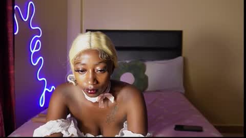 Snapshot of nia_bell chatting on February 2026 04:02:01 AM kikiNiaAria online show from February 2026 04:02:01 AM