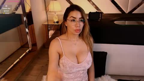 Nia online show from April 2026 04:28:01 AM